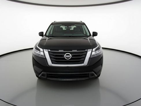 Used 2025 Nissan Pathfinder SV image 2