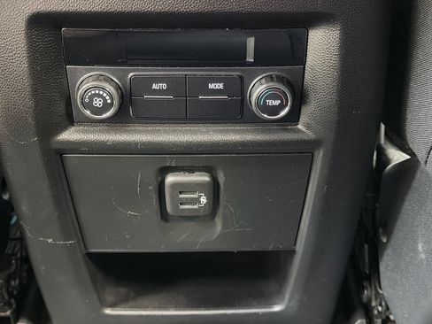 Used 2020 Chevrolet Traverse LT FWD image 26