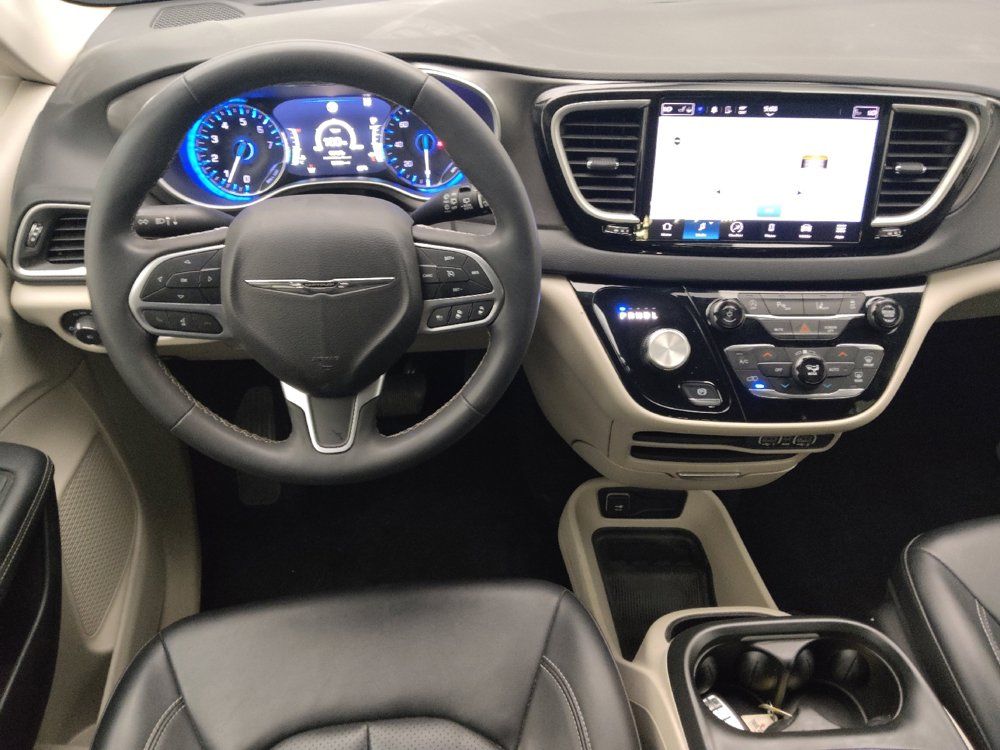 Used 2024 Chrysler Pacifica Touring-L FWD image 22