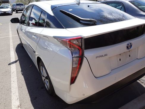 Used 2018 Toyota Prius Two w/ Prius Two Safety Plus Package FWD image 4