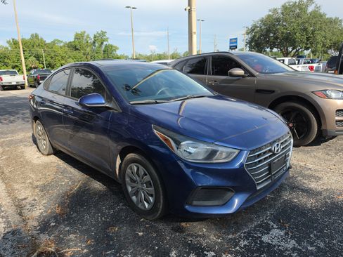 Used 2021 Hyundai Accent SE FWD image 2
