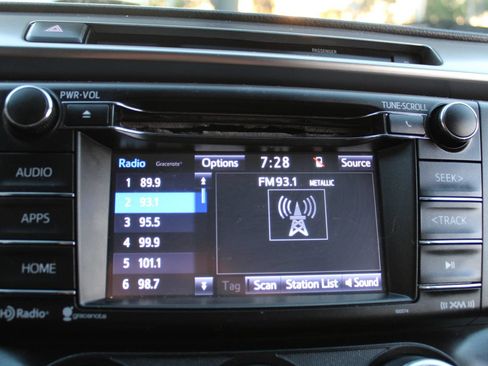 Used 2016 Toyota RAV4 LE FWD image 18