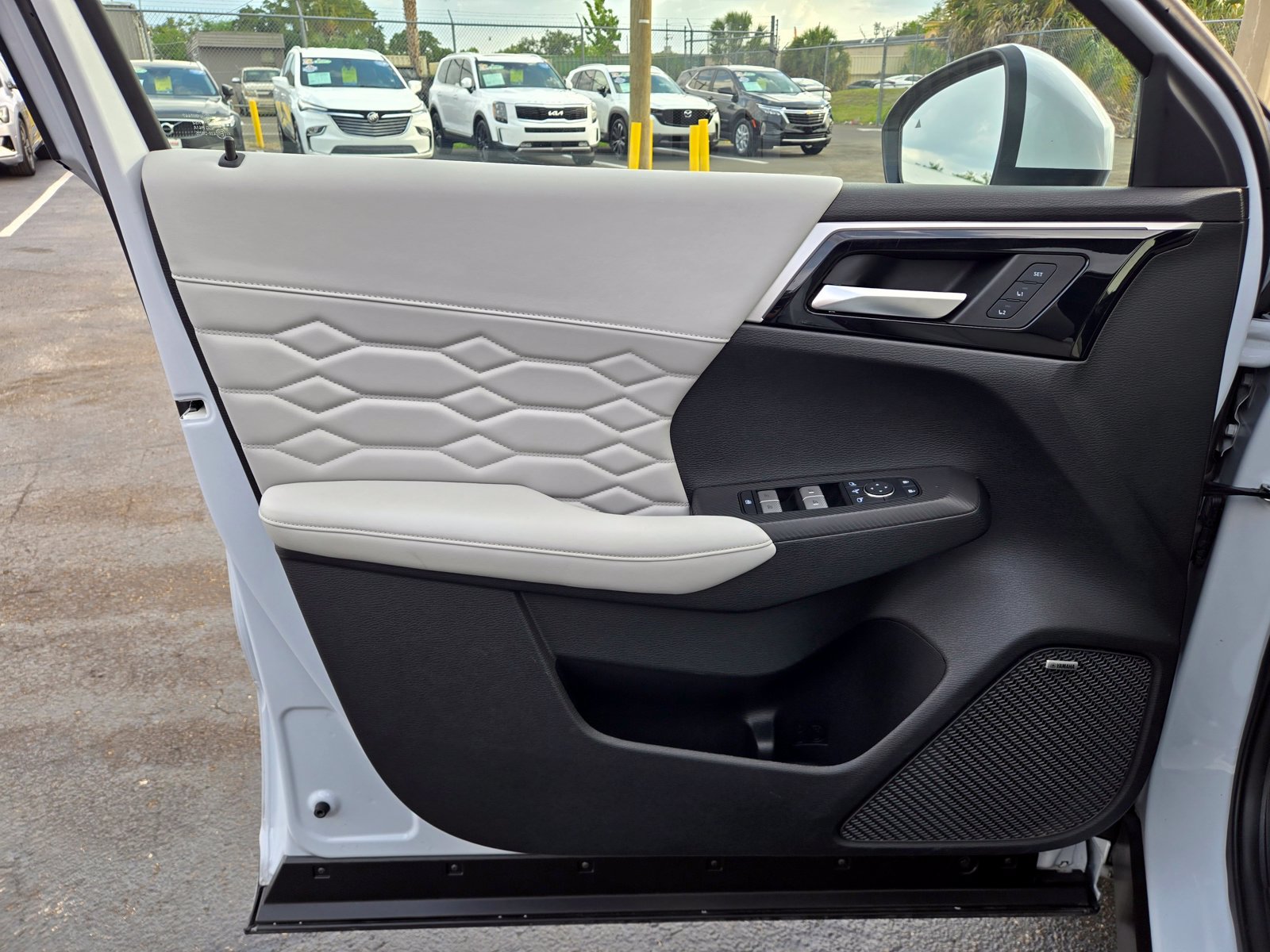 Used 2025 Mitsubishi Outlander SEL FWD image 22