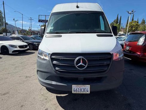 Used 2023 Mercedes-Benz Sprinter 2500 image 2