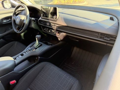 Used 2024 Honda HR-V LX image 2