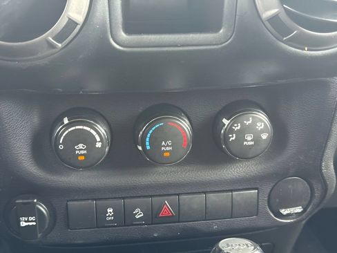 Used 2015 Jeep Wrangler Sport w/ Quick Order Package 24S AWD/4WD image 9