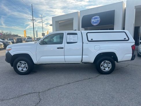 Used 2019 Toyota Tacoma SR image 3