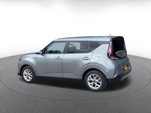 Used 2025 Kia Soul LX w/ LX Technology Package FWD image 9