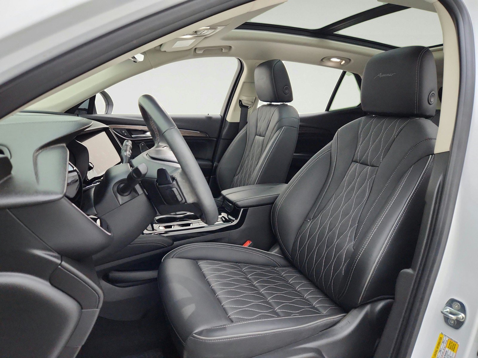 Used 2022 Buick Envision Avenir w/ Technology Package II FWD image 17