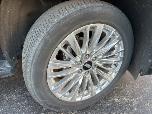 Used 2025 Cadillac Escalade Premium Luxury image 10