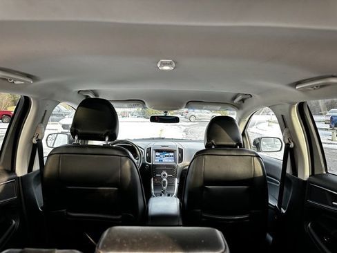 Used 2018 Ford Edge Titanium image 13