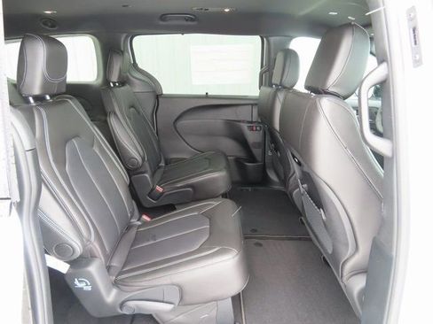 New 2026 Chrysler Pacifica Select image 26