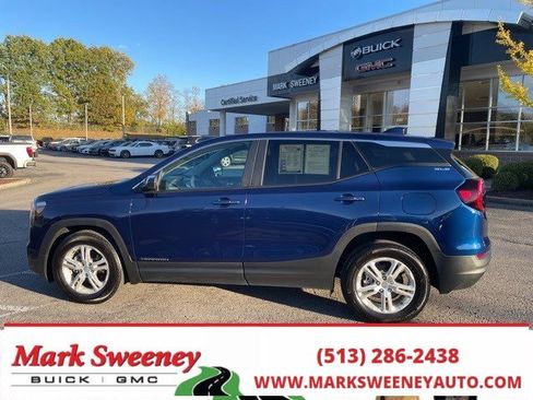 Used 2023 GMC Terrain SLE image 1