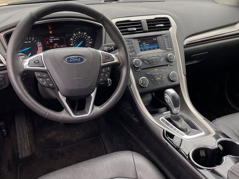 Used 2015 Ford Fusion SE w/ Equipment Group 202A image 9