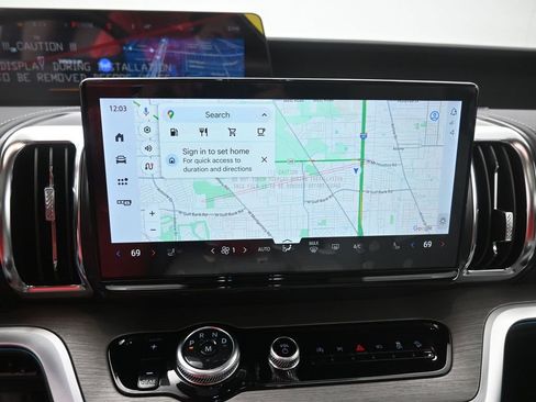 New 2025 Ford Expedition Platinum w/ Driver's Package image 9