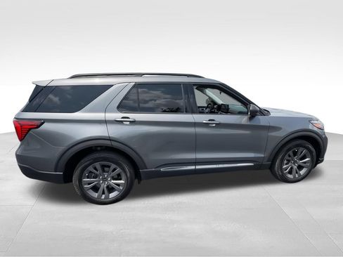 Used 2025 Ford Explorer Active w/ Active Comfort Package AWD/4WD image 9