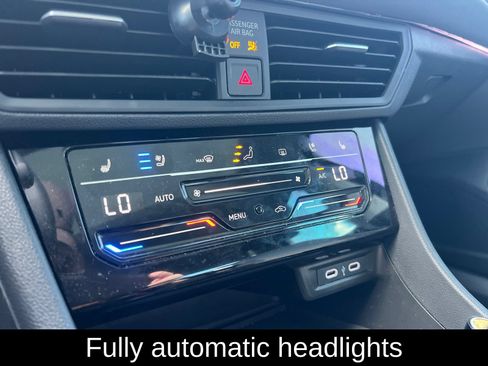 Used 2025 Volkswagen Jetta SEL FWD image 13