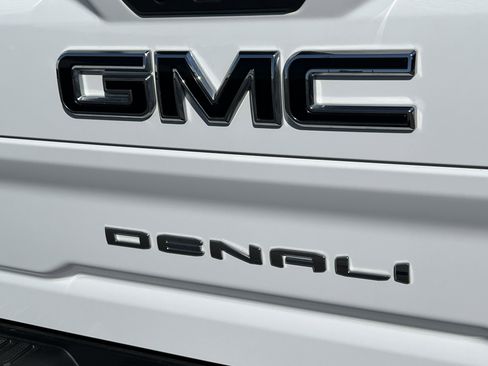 Used 2022 GMC Sierra 3500 Denali w/ Denali Ultimate Package AWD/4WD image 8