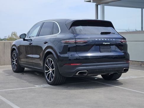 Certified 2022 Porsche Cayenne E-Hybrid AWD/4WD image 3