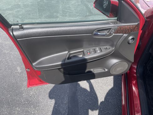 Used 2015 Chevrolet Impala LT w/ LT Sunroof Package FWD image 11