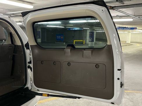 Used 2014 Lexus GX 460 w/ Premium Package image 41