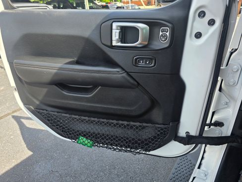 Used 2018 Jeep Wrangler Unlimited Sahara AWD/4WD image 18
