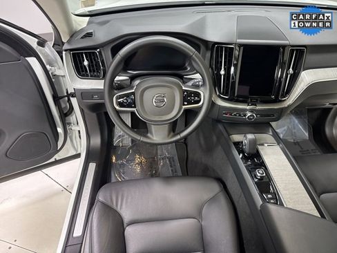 Used 2025 Volvo XC60 B5 Plus image 15