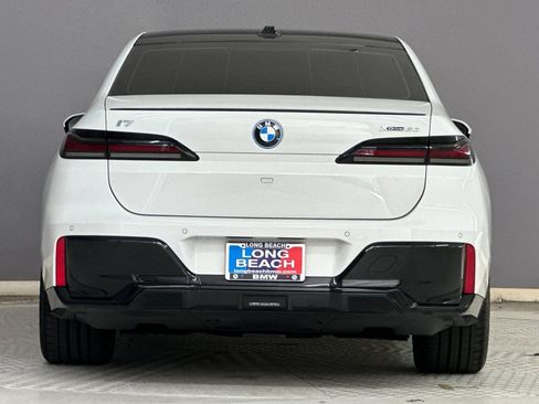 Certified 2024 BMW i7 xDrive60 AWD/4WD image 9