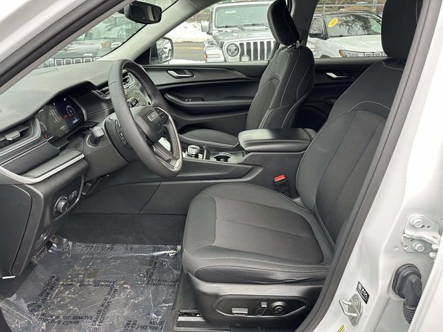 Certified 2024 Jeep Grand Cherokee Laredo X AWD/4WD image 14