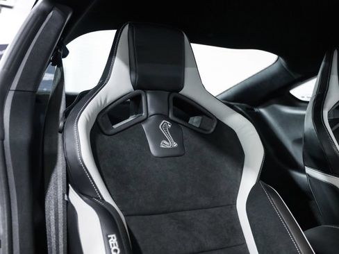 Used 2022 Ford Mustang Shelby GT500 w/ Carbon Fiber Track Pack RWD image 34