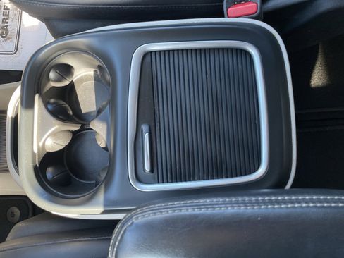 Used 2024 Chrysler Pacifica Touring-L image 27