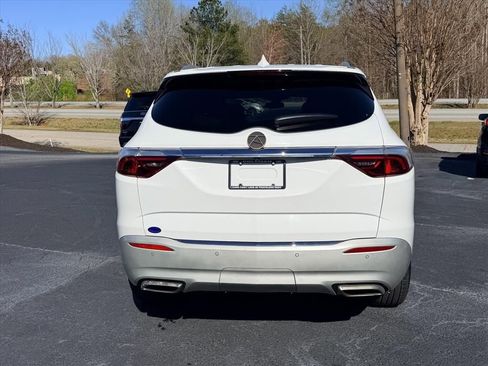 Used 2023 Buick Enclave Essence image 5