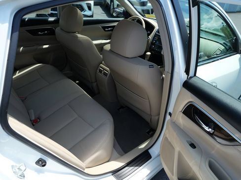 Used 2013 Nissan Altima 2.5 SL FWD image 22
