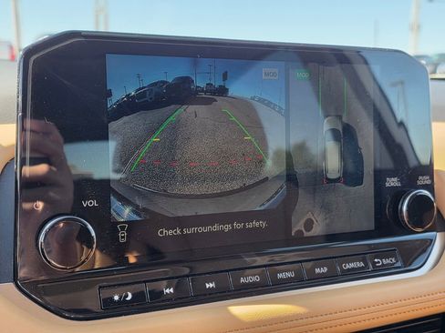 Used 2021 Nissan Rogue Platinum FWD image 18