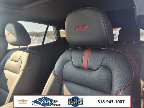 Used 2025 Chevrolet Trax RS w/ Sunroof Package image 12