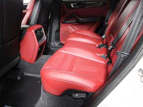 Used 2022 Porsche Cayenne Premium Pkg image 33