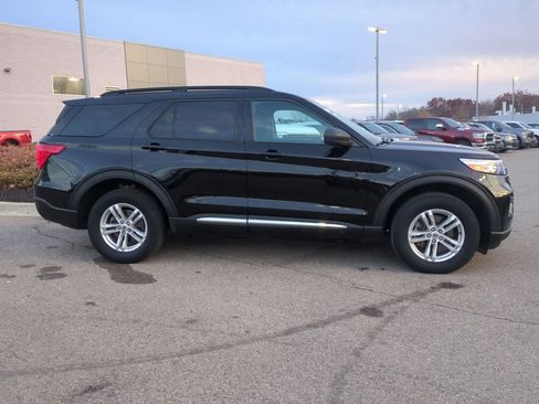 Used 2023 Ford Explorer XLT image 9