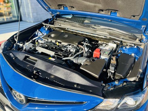Used 2023 Toyota Camry SE w/ Convenience Package FWD image 4