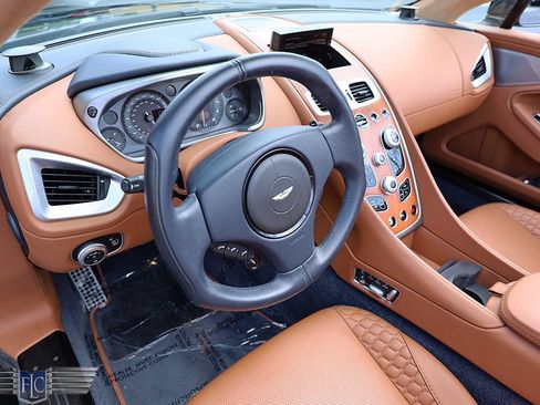 Used 2016 Aston Martin Vanquish Volante RWD image 18