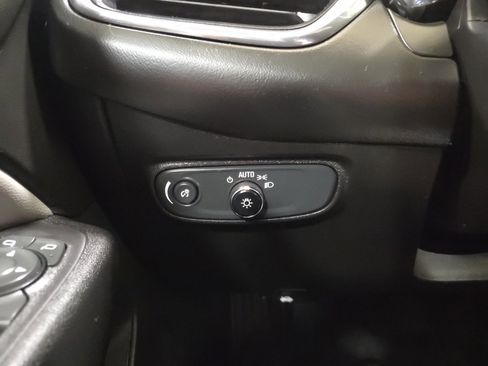 Used 2019 Chevrolet Equinox LS image 24