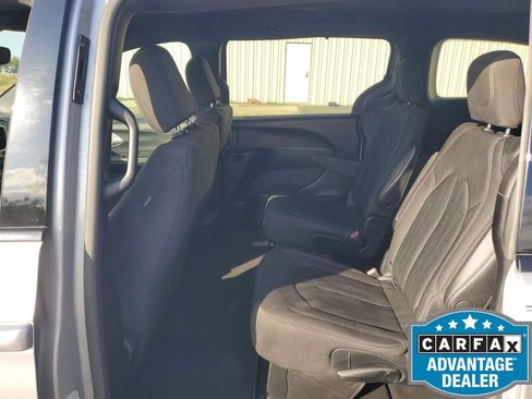 Used 2020 Chrysler Pacifica Touring w/ S Appearance Package image 25