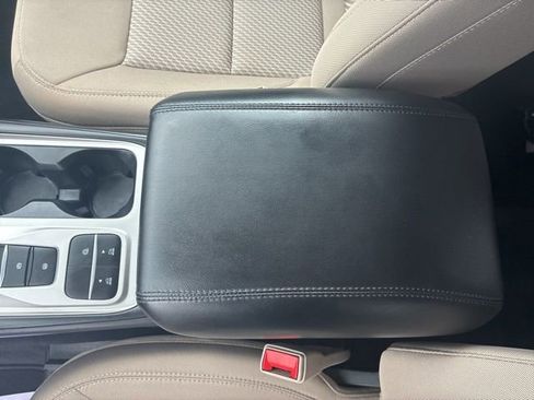 Used 2023 Ford Explorer XLT RWD image 15