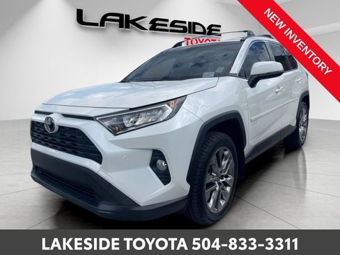 Used 2021 Toyota RAV4 XLE Premium image 3