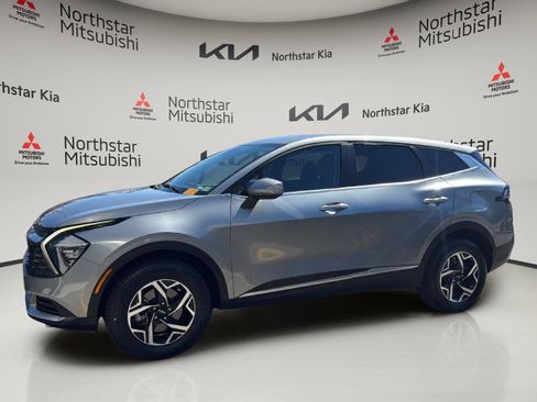 Used 2023 Kia Sportage LX AWD/4WD image 2