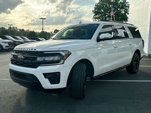 Used 2022 Ford Expedition Max Limited RWD image 2