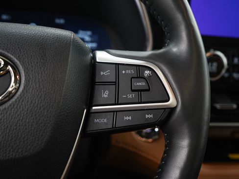 Used 2023 Toyota Highlander Platinum AWD/4WD image 31