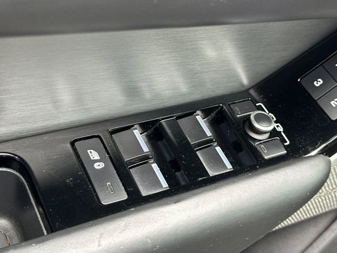 Used 2018 Land Rover Range Rover Velar R-Dynamic HSE image 15