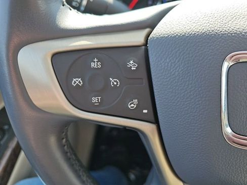 Used 2021 GMC Acadia Denali w/ Denali Technology Package image 18