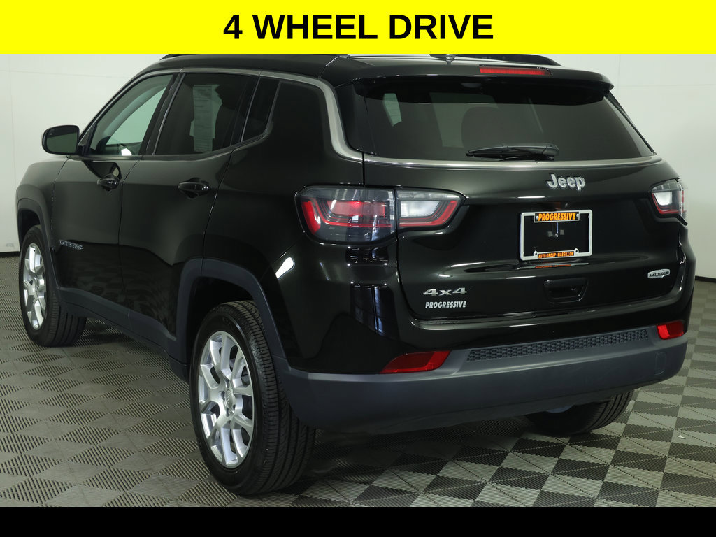 Used 2022 Jeep Compass Latitude w/ Sun and Sound Group AWD/4WD image 6