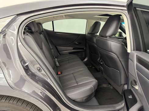 Used 2023 Lexus ES 300h w/ Luxury Package FWD image 29